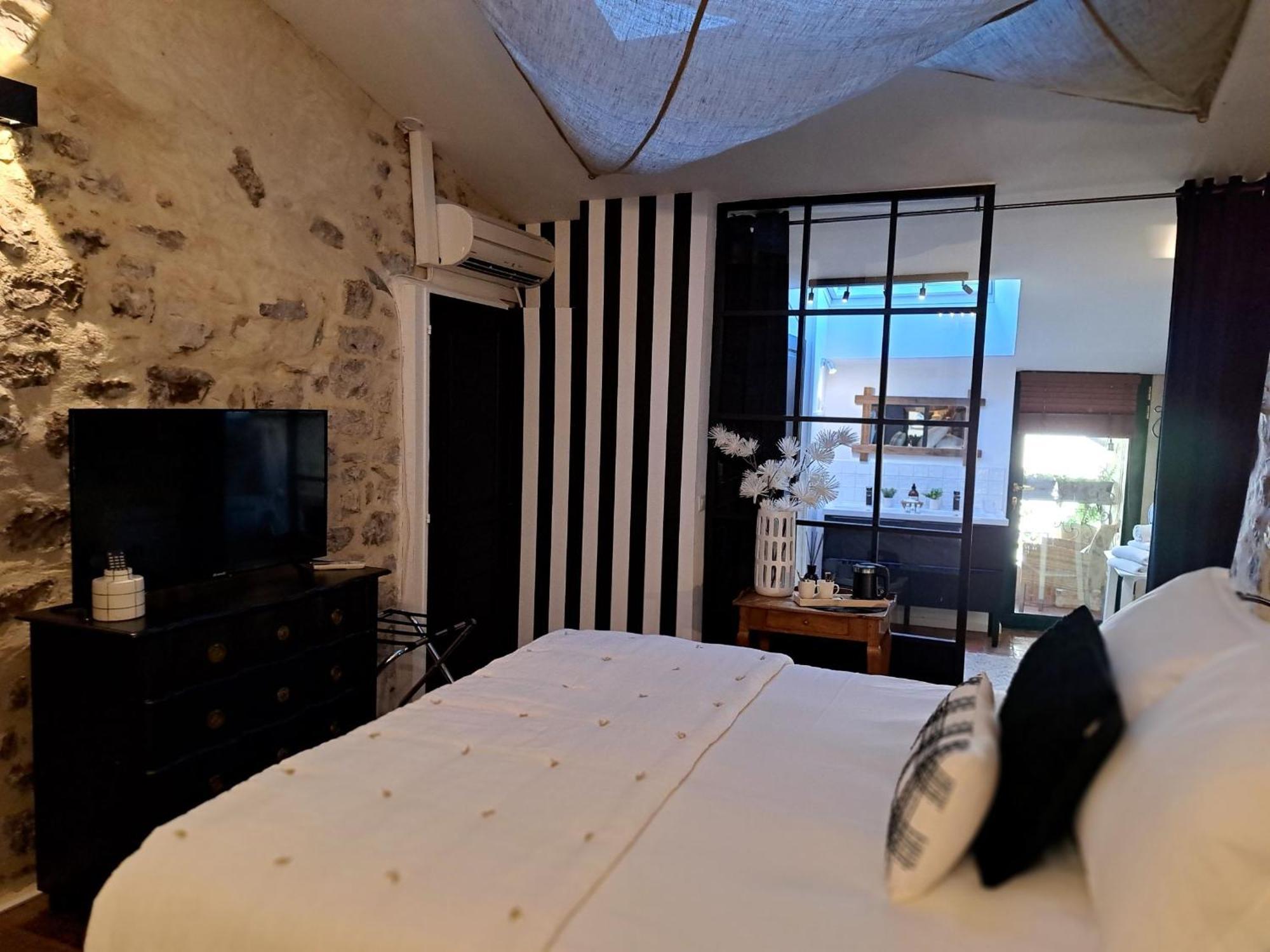 Hotel Le Patio De Sophie シストロン 部屋 写真